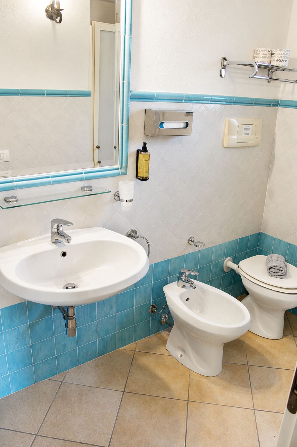 Badezimmer des Dreizimmer-Apartments
